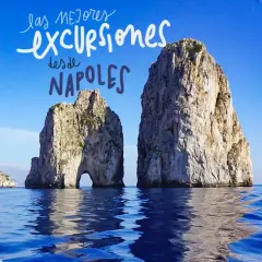 Las mejores excursiones desde Nápoles te llevan a explorar los Faraglioni de Capri, imponentes rocas emergiendo del mar azul.