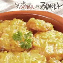 Patatas a lo pobre en cazuela de barro, perfectas para saber dónde comer en Zamora bueno y barato.