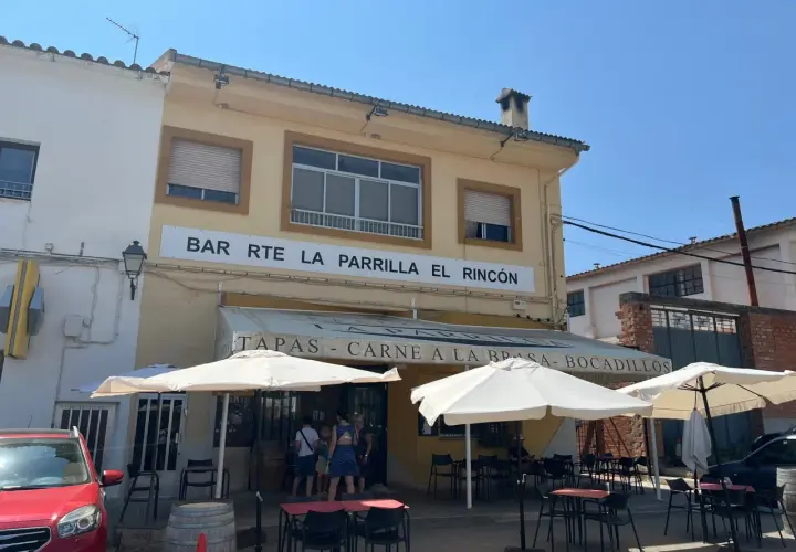 Bar Rte La Parrilla El Rincón, un lugar ideal donde comer en Morella. Ofrece tapas, carne a la brasa y bocadillos.