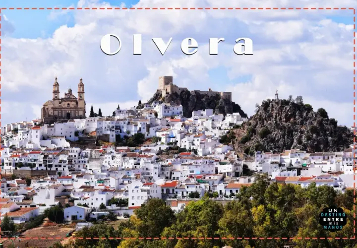 Descubre qué ver en Olvera: un pueblo blanco andaluz coronado por un castillo y una iglesia, con casas apiñadas en la ladera.