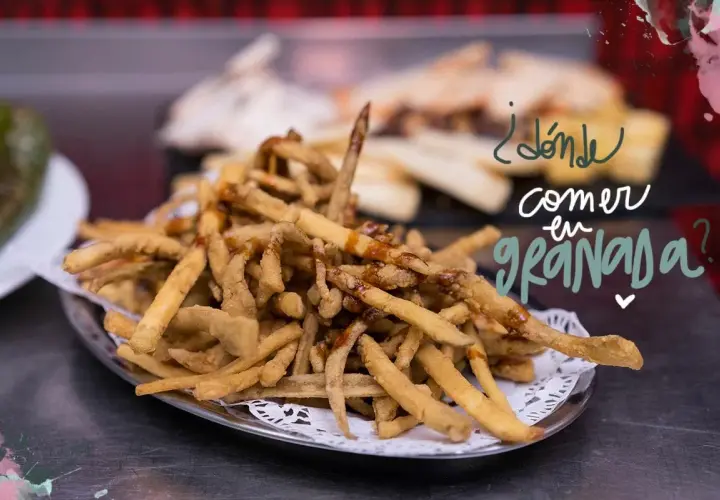 Tapa de berenjenas fritas con miel de caña, ideal para disfrutar de los restaurantes Granada mejor calidad-precio.