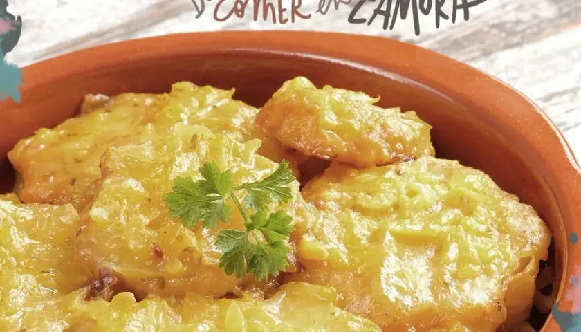 Patatas a lo pobre en cazuela de barro, perfectas para saber dónde comer en Zamora bueno y barato.
