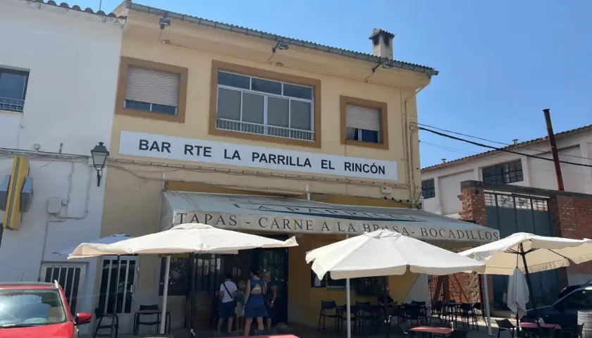 Bar Rte La Parrilla El Rincón, un lugar ideal donde comer en Morella. Ofrece tapas, carne a la brasa y bocadillos.