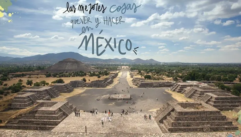 Las mejores cosas que ver y hacer en México: Pirámides de Teotihuacán bajo un cielo azul con nubes.