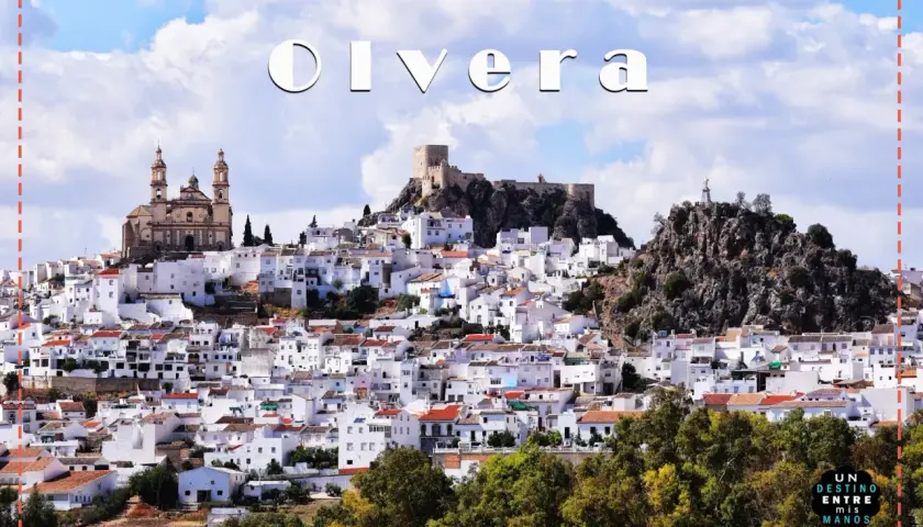 Descubre qué ver en Olvera: un pueblo blanco andaluz coronado por un castillo y una iglesia, con casas apiñadas en la ladera.
