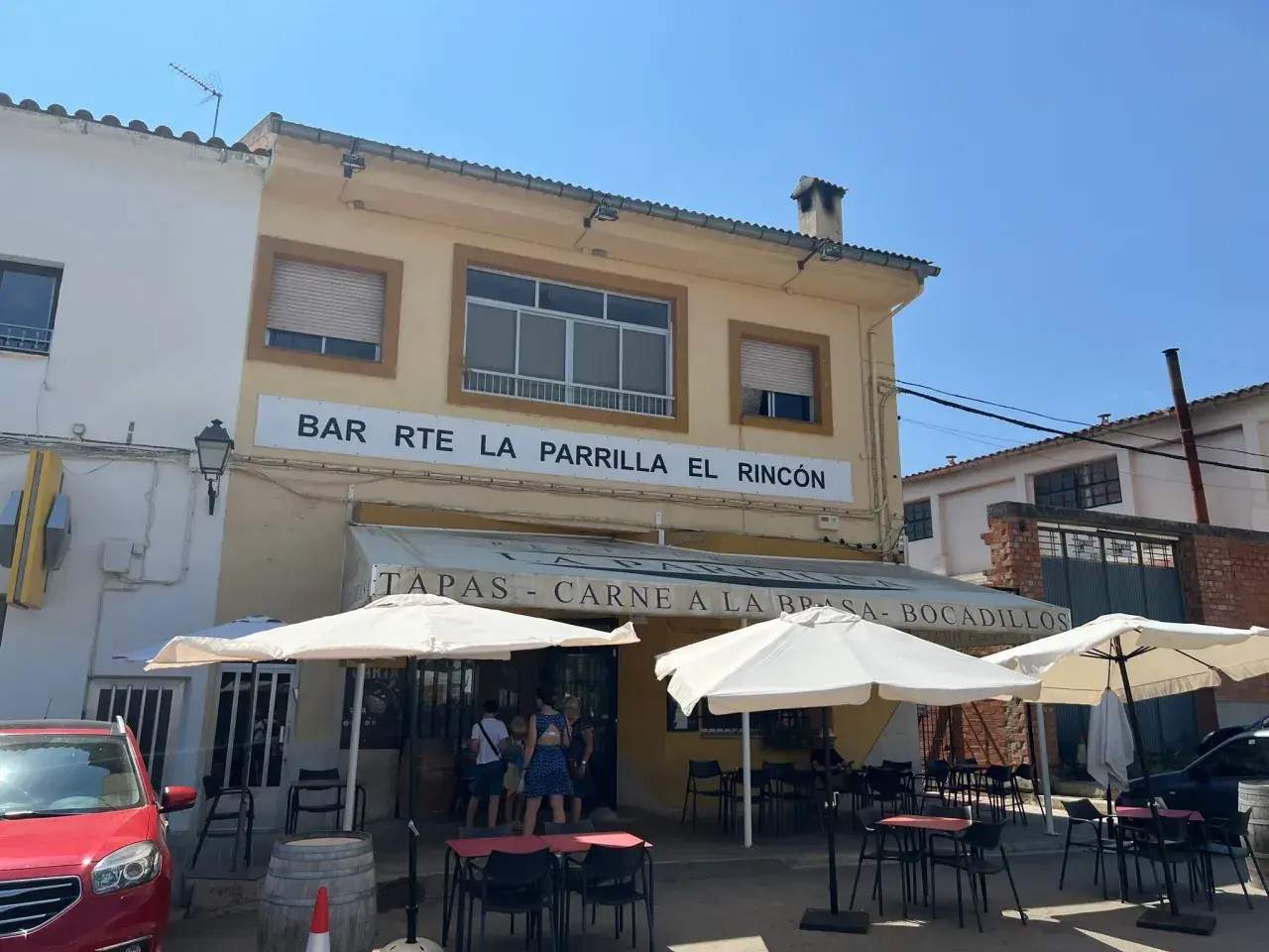 Bar Rte La Parrilla El Rincón, un lugar ideal donde comer en Morella. Ofrece tapas, carne a la brasa y bocadillos.