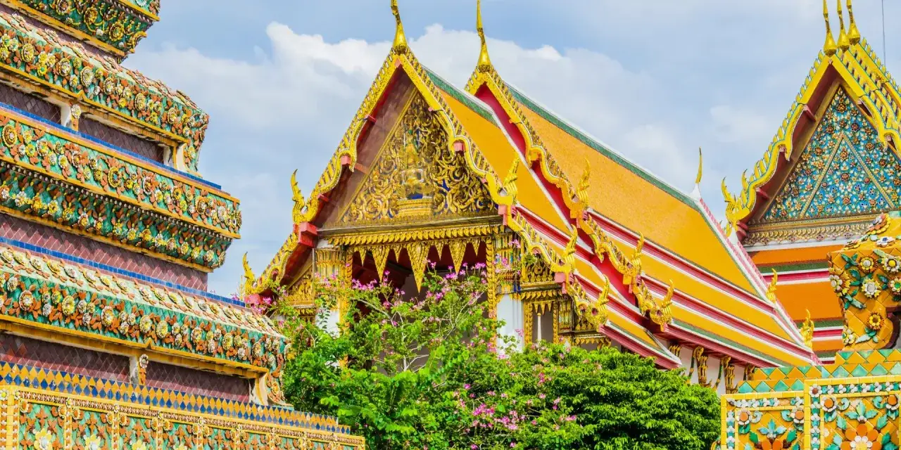 Detalles ornamentados de templos tailandeses, un recuerdo de mi viaje a Tailandia 15 días.