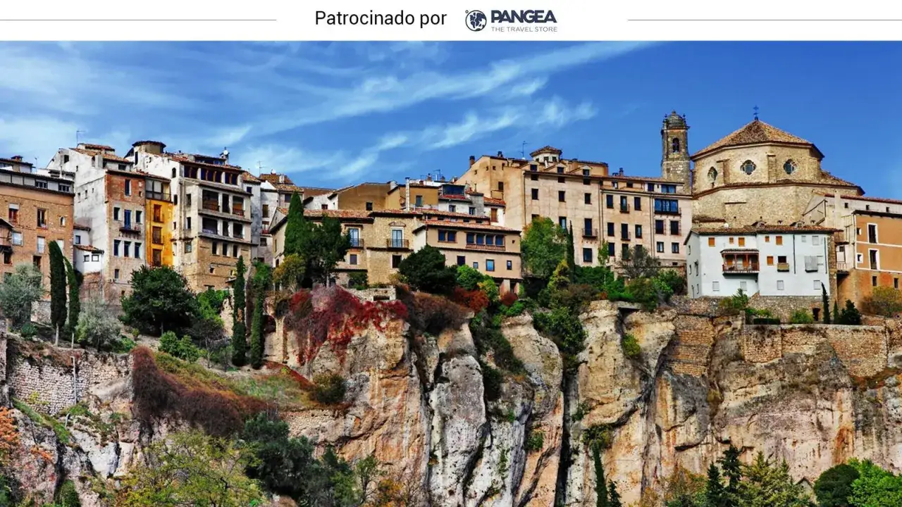 Casas colgadas sobre un barranco en Cuenca, perfectas para un free tour.